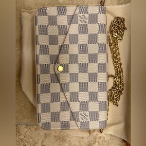Authentic Louis Vuitton pochette